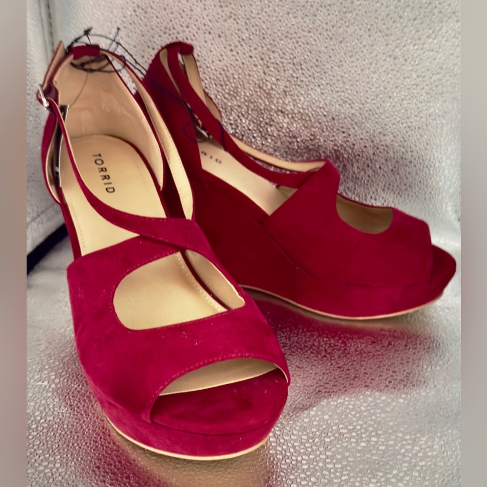 TORRID 11WW Red Suede Peep-Toe Wedge Sandals
